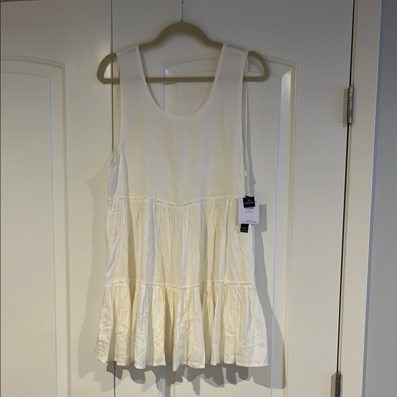 Elegant Cream Sleeveless Top - Picture 1 of 4